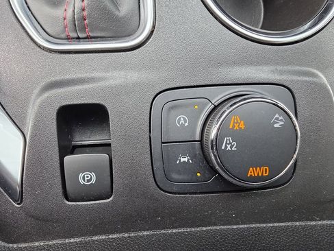 Used 2022 Chevrolet Traverse RS image 28