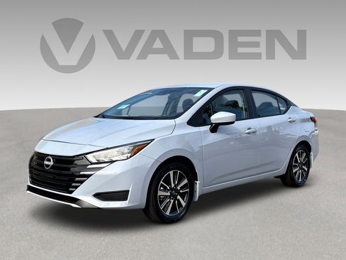 New 2025 Nissan Versa SV w/ Trunk Package FWD image 3
