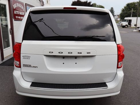 Used 2019 Dodge Grand Caravan SE FWD image 3