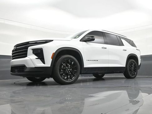 Used 2025 Chevrolet Traverse LT w/ Midnight/Sport Edition FWD image 24