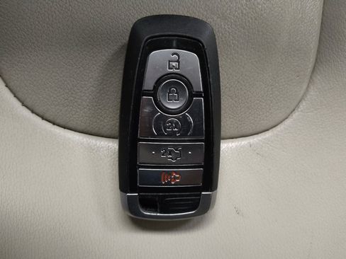 Used 2019 Ford Edge Titanium w/ Cold Weather Package FWD image 32