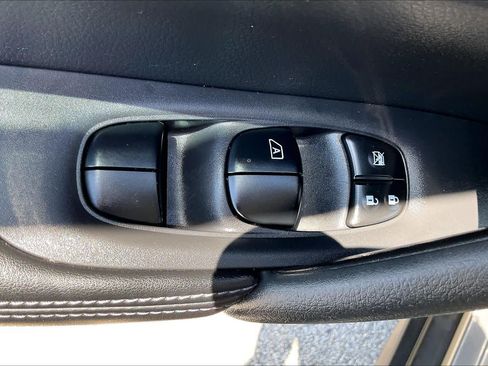 Used 2017 Nissan Rogue SL FWD image 30