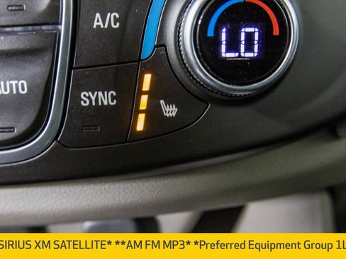 Used 2018 Chevrolet Traverse LT FWD image 11
