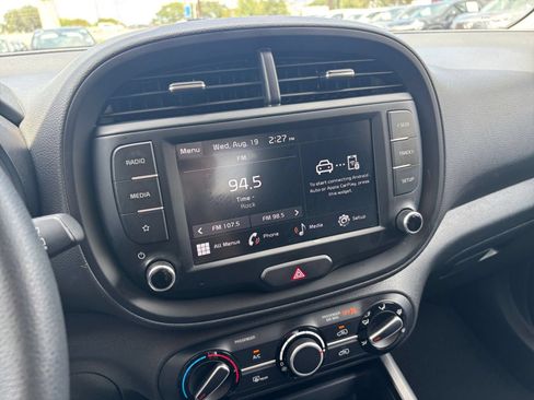 Used 2025 Kia Soul LX w/ LX Technology Package FWD image 20