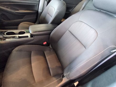 Used 2024 Nissan Altima 2.5 SV FWD image 11