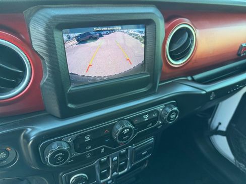 Used 2018 Jeep Wrangler Unlimited Rubicon w/ Steel Bumper Group image 17