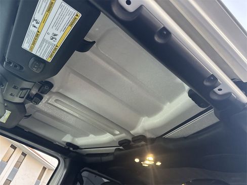 Used 2021 Jeep Gladiator Mojave image 16