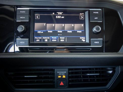 Used 2022 Volkswagen Jetta SE image 37