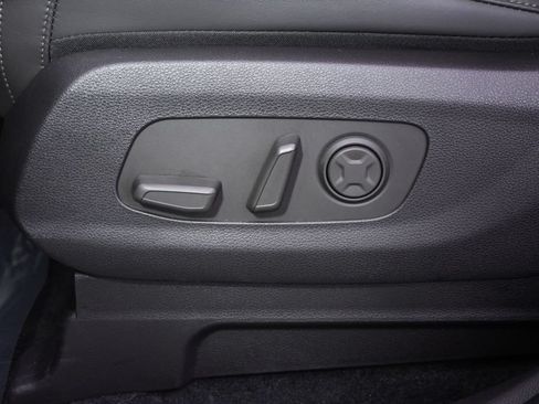 Used 2026 Kia Carnival FWD image 14