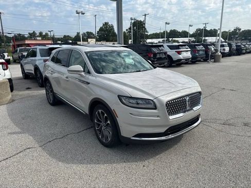 Used 2023 Lincoln Nautilus Reserve w/ Equipment Group 201A FWD image 7