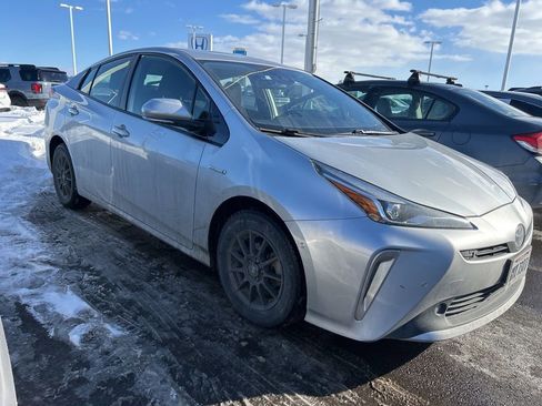 Used 2019 Toyota Prius LE image 3