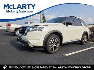Used 2024 Nissan Pathfinder Platinum AWD/4WD video 1