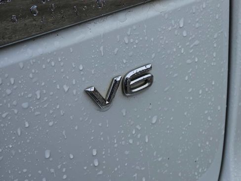 Used 2018 Volkswagen Atlas SE image 11