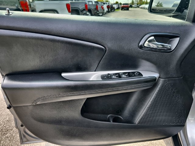 Used 2017 Dodge Journey SXT w/ Comfort/Convenience Group FWD image 21