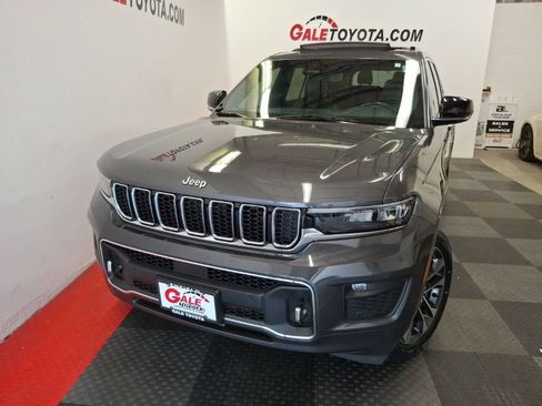Used 2021 Jeep Grand Cherokee L Overland w/ Luxury Tech Group IV AWD/4WD image 3