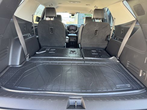 Used 2021 Chevrolet Traverse RS image 20