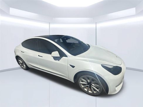 Used 2023 Tesla Model 3 Standard Range RWD image 3