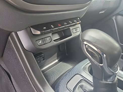 Used 2022 Chevrolet Colorado Z71 AWD/4WD image 25