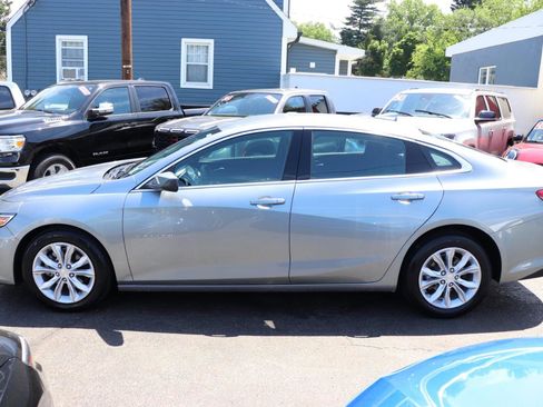 Used 2025 Chevrolet Malibu LT FWD image 2