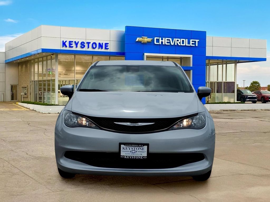 Used 2023 Chrysler Voyager LX FWD image 2