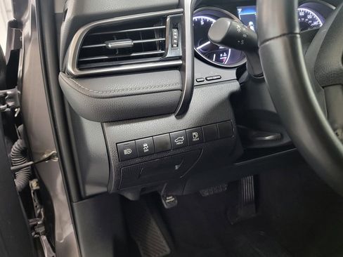Used 2023 Toyota Camry SE image 12