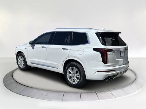 New 2025 Cadillac XT6 Luxury image 3