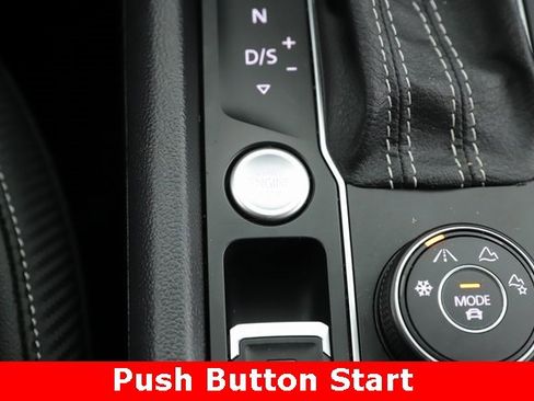 Used 2022 Volkswagen Atlas Cross Sport SE image 25