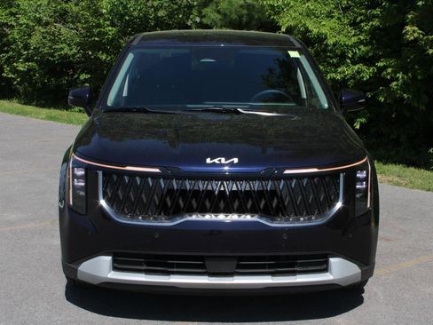New 2026 Kia Carnival FWD image 2