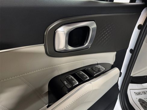 Certified 2023 Kia Sorento SX image 14