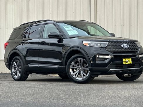 Used 2022 Ford Explorer XLT image 2