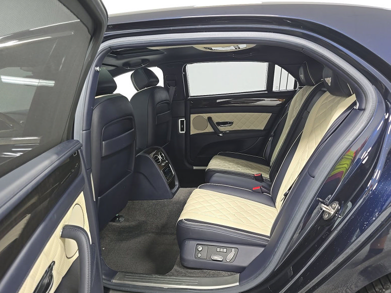 Used 2018 Bentley Flying Spur S V8 AWD/4WD image 8