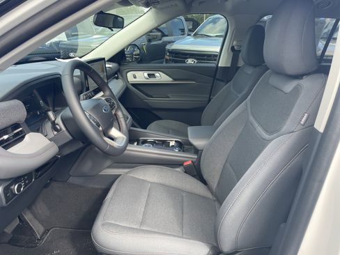 New 2025 Ford Explorer Active image 14