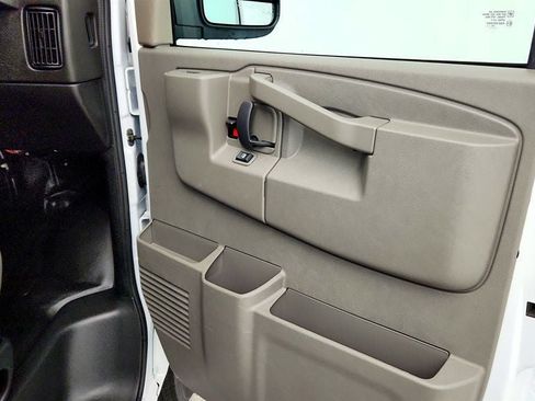 Used 2025 GMC Savana 3500 Extended RWD image 30