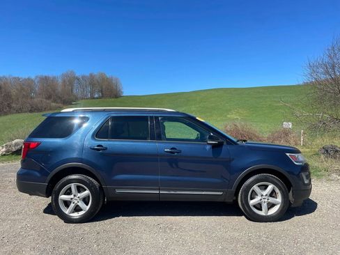 Used 2017 Ford Explorer XLT AWD/4WD image 26