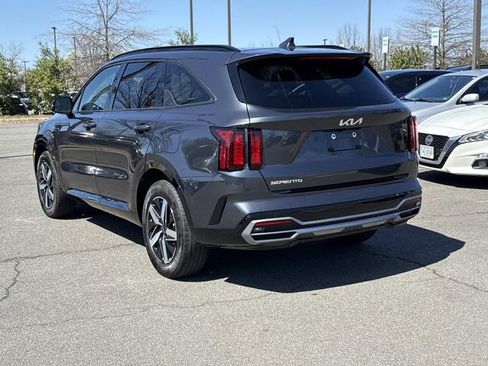 Used 2023 Kia Sorento S w/ Panoramic Sunroof Package image 4