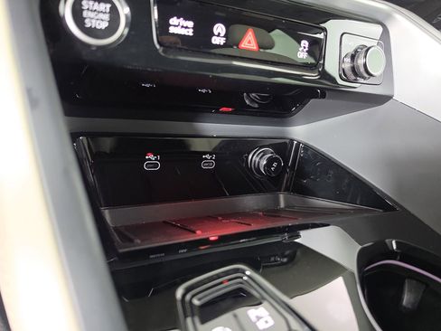 Certified 2025 Audi Q5 Premium w/ Convenience Package AWD/4WD image 34