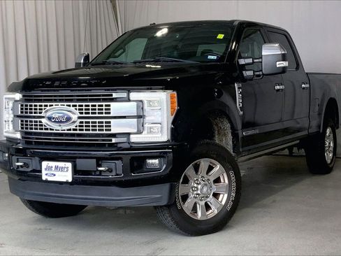 Used 2017 Ford F250 Platinum w/ Platinum Ultimate Package AWD/4WD image 2