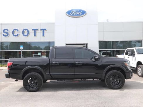 Used 2024 Nissan Titan PRO-4X w/ Pro-4x Convenience Package AWD/4WD image 18