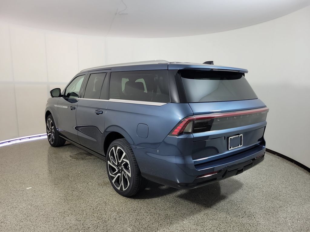 New 2027 Lincoln Navigator L Reserve RWD image 3