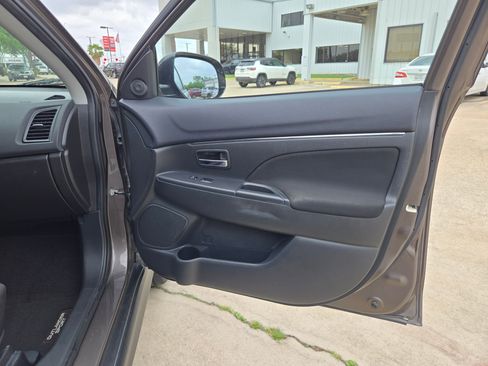Used 2017 Mitsubishi Outlander Sport ES FWD image 28