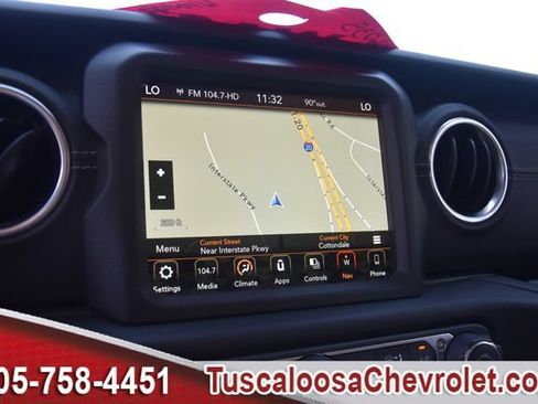 Used 2018 Jeep Wrangler Unlimited Sahara AWD/4WD image 37