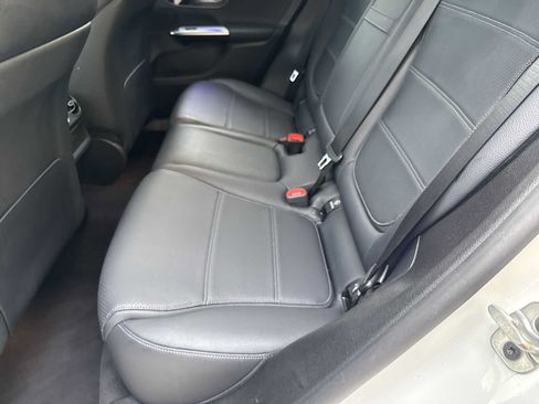 Used 2025 Mercedes-Benz GLC 300 image 15