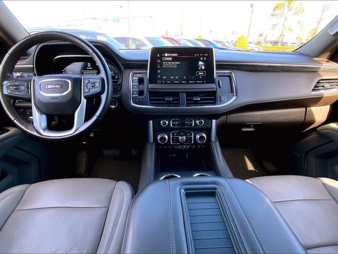 Used 2023 GMC Yukon XL SLT image 14