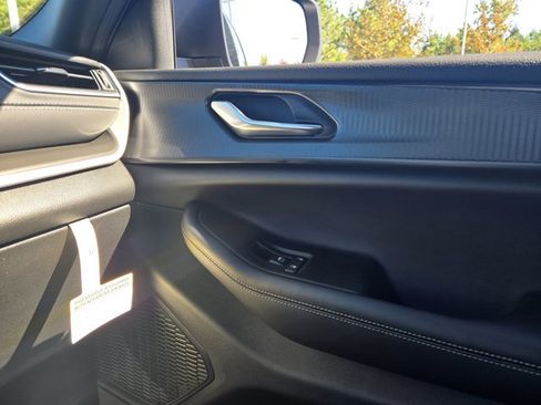 New 2025 Jeep Grand Cherokee Laredo image 27