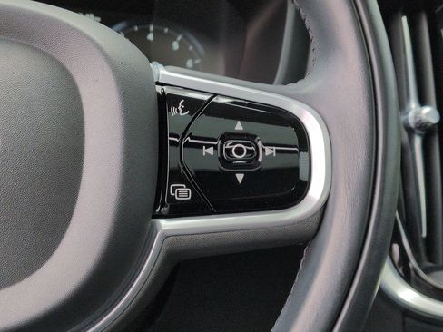 Used 2021 Volvo S60 T5 Momentum w/ Advanced Package image 19