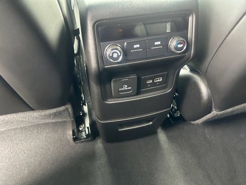 Used 2022 GMC Acadia SLT w/ LPO, Floor Liner Package AWD/4WD image 18