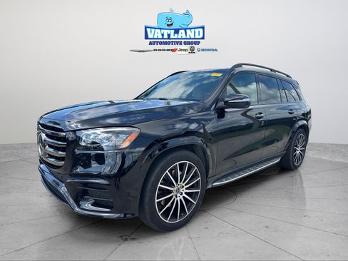 Used 2025 Mercedes-Benz GLS 450 4MATIC image 1