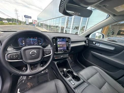 Certified 2025 Volvo XC40 B5 Core AWD/4WD image 19