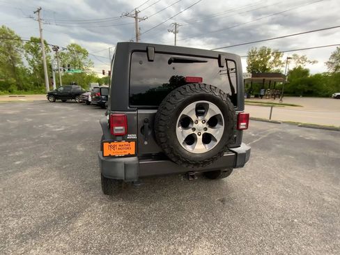 Used 2016 Jeep Wrangler Unlimited Sahara w/ Connectivity Group AWD/4WD image 7