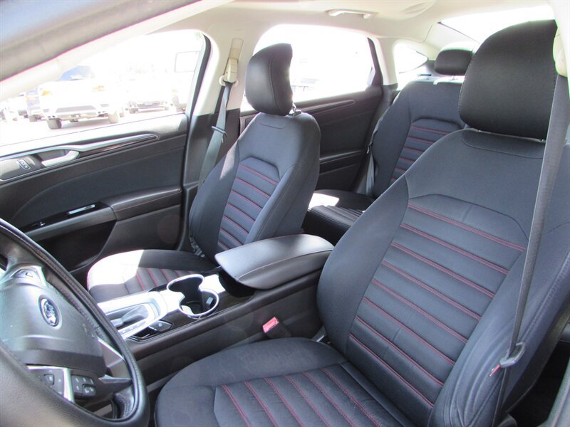 Used 2014 Ford Fusion SE FWD image 11